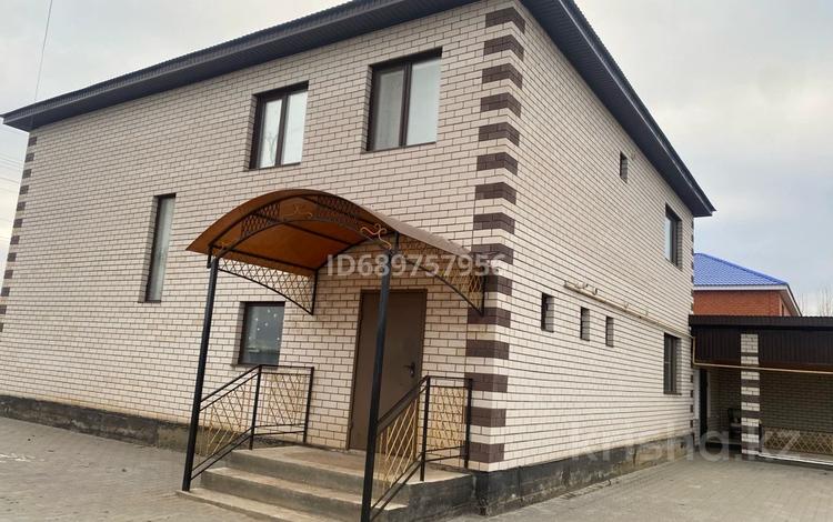 6-комнатный дом помесячно, 240 м², 10 сот., пос Кенеса Нокина, Украйнка 63 за 300 000 〒 в Актюбинской обл., пос Кенеса Нокина — фото 2