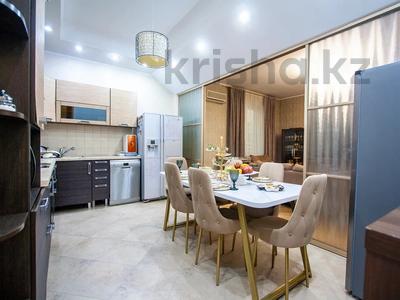 4-комнатная квартира · 184 м² · 6/17 этаж, мкр Самал-3, Аль-Фараби 25 за 250 млн 〒 в Алматы, Медеуский р-н