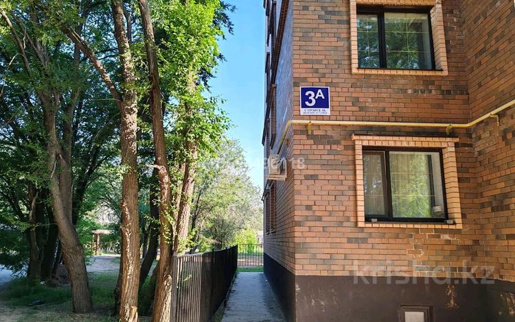 2-бөлмелі пәтер · 60 м² · 3/6 қабат, мкр Строитель 3а, бағасы: 25 млн ₸ в Уральске — фото 2