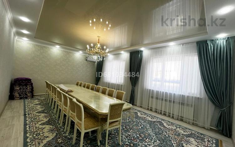 Отдельный дом • 5 комнат • 250 м² • 8 сот., мкр Самал 8 проезд за 55 млн 〒 в Атырау, мкр Самал — фото 11