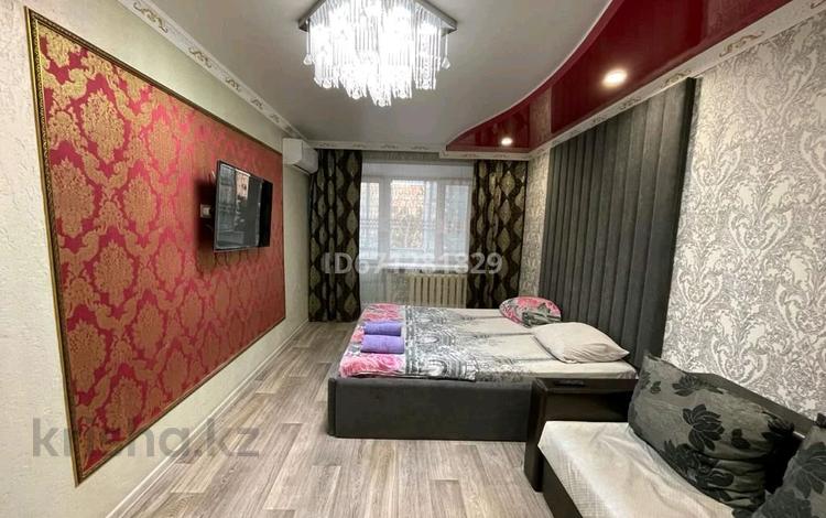 1-комнатная квартира, 33 м², 3/5 этаж по часам, Лермонтова 91 за 1 000 〒 в Павлодаре — фото 2