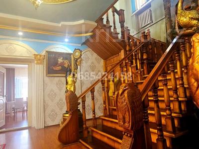 Отдельный дом · 6 комнат · 400 м² · 10 сот., мкр Кунгей , Фазыл Карибжанова 48 за 85 млн ₸ в Караганде, Казыбек би р-н