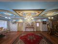 Отдельный дом · 6 комнат · 400 м² · 10 сот., мкр Кунгей , Фазыл Карибжанова 48 за 85 млн ₸ в Караганде, Казыбек би р-н — фото 3
