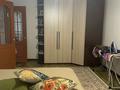 1-комнатная квартира, 44 м², 5/6 этаж помесячно, мкр Жулдыз-2 8 е за 140 000 〒 в Алматы, Турксибский р-н — фото 3