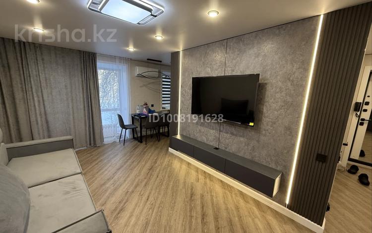 2-комнатная квартира · 43 м² · 2/5 этаж, мкр Новый Город, Нуркена Абдирова 34/1 за 300 000 ₸ в Караганде, Казыбек би р-н — фото 2