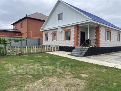 Отдельный дом · 6 комнат · 150 м² · 10 сот., Роза Жаманова 45 за 39 млн ₸ в Актобе, жилой массив Акжар-2