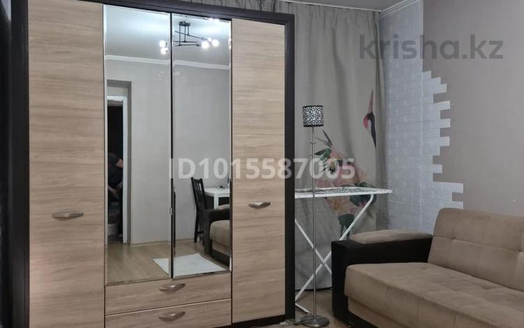 1-бөлмелі пәтер · 18 м² · 1/5 қабат, Желтоксан 50 — В самом центре города сдаю отдельную уютную КОМНАТУ в квартире ПОСУТОЧ, бағасы: 10 000 ₸ в Алматы, Алмалинский р-н — фото 2