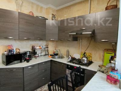3-комнатная квартира, 71 м², 1/9 этаж, мкр Аксай-2 60 за 37.5 млн 〒 в Алматы, Ауэзовский р-н