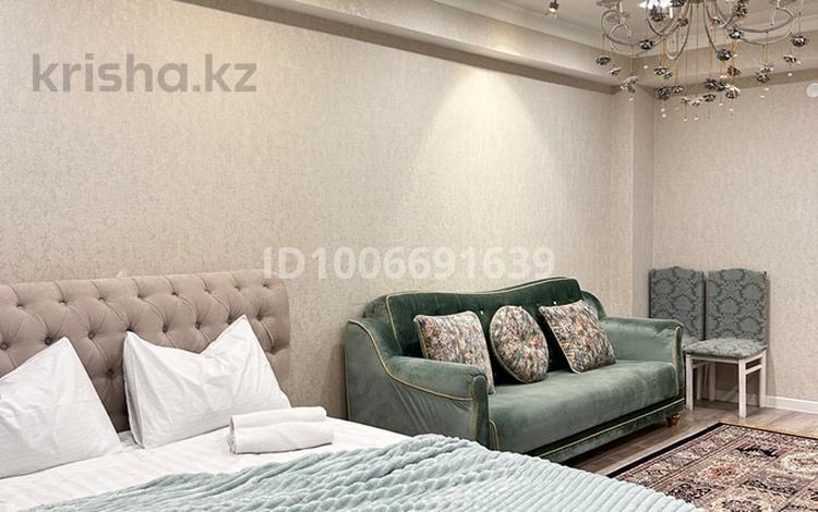 2-бөлмелі пәтер · 64 м² · 2 қабат, Толе би 273/8 — Толе би, бағасы: 2 500 〒 в Алматы, Алмалинский р-н — фото 2