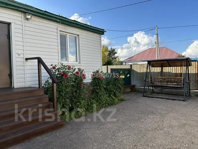 Отдельный дом · 4 комнаты · 130 м² · 10 сот., Музамедханова 7 — Рядом казахская школа, магазин Гурман за 35 млн 〒 в Акколе