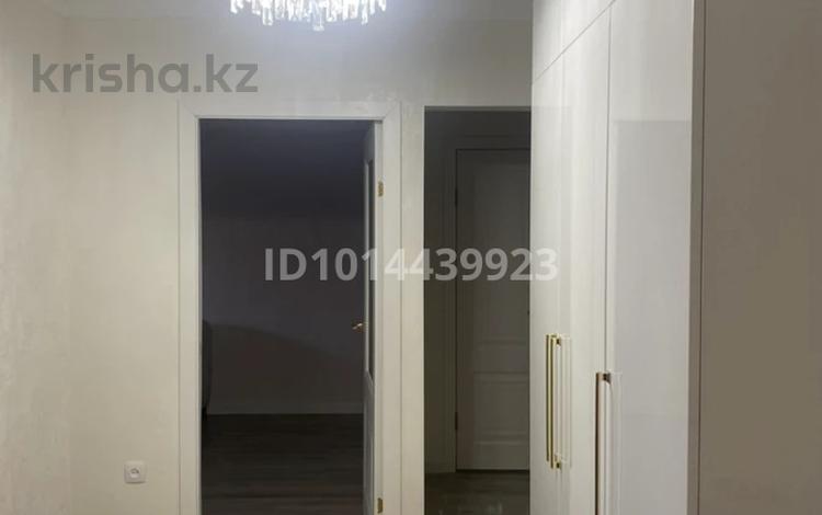 2-комнатная квартира · 68 м² · 1/9 этаж, Сазда-1, Ибатова — Сзади Бизнес Центра «Мир» за 500 000 ₸ в Актобе — фото 2
