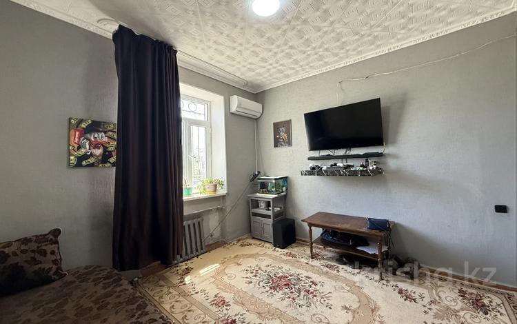 3-бөлмелі пәтер · 60 м² · 1/3 қабат, Бабыр Би 3, бағасы: 9 млн ₸ в Сатпаев — фото 2