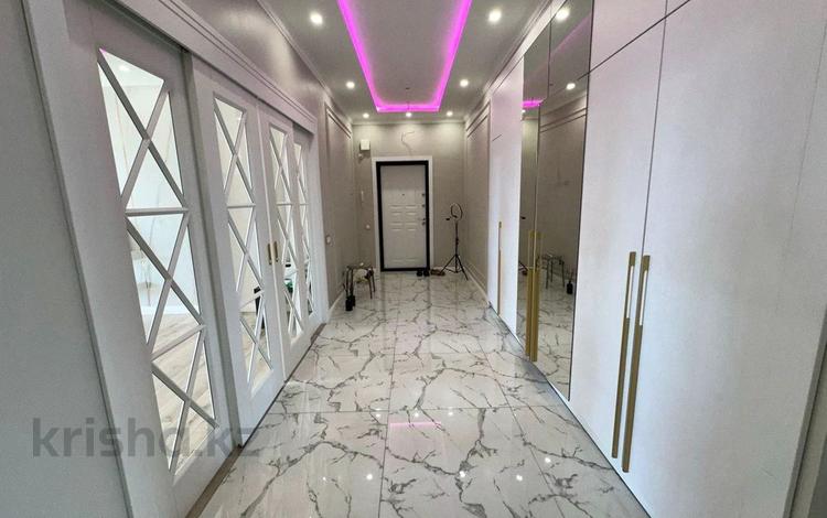 3-комнатная квартира · 100 м² · 8 этаж, Кабанбай батыра 38/2 за 500 000 ₸ в Астане, Есильский р-н — фото 3