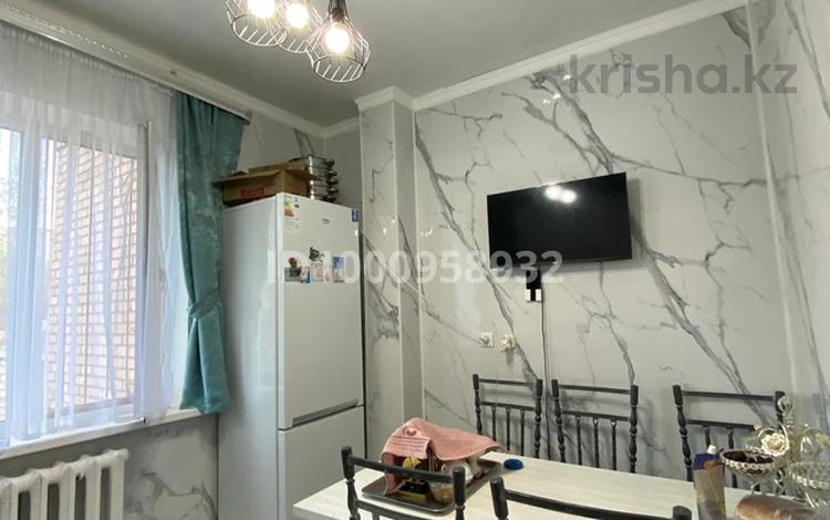 3-бөлмелі пәтер · 70 м² · 3/3 қабат, мкр Шанхай 21 — Возле #40 школа,садик,магазин, бағасы: 19 млн ₸ в Актобе — фото 2