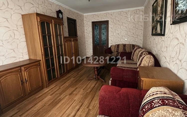 3-комнатная квартира · 62 м² · 4/5 этаж, мкр Михайловка , Крылова 11 за 240 000 ₸ в Караганде, Казыбек би р-н — фото 2