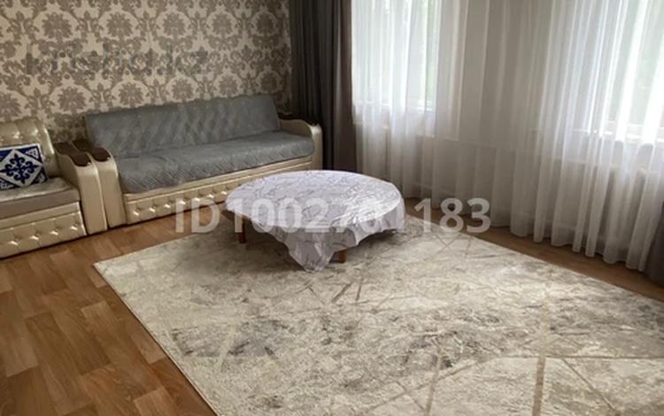 Отдельный дом · 4 комнаты · 90 м² · 10 сот., Фурманова 19 — 2-школа за 18.5 млн 〒 в Бишкуле — фото 2