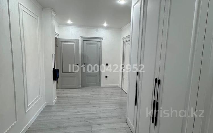 2-комнатная квартира · 76.8 м² · 1/9 этаж, мкр. Алмагуль, Беркайыра Аманшина 74 за 26 млн ₸ в Атырау — фото 2