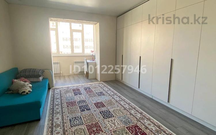 2-бөлмелі пәтер · 72.6 м² · 2/5 қабат, Кемеңгер 49/1, бағасы: 29 млн ₸ в Уральске — фото 2