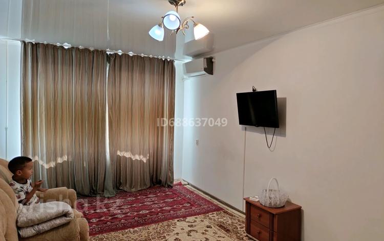 3-комнатная квартира, 63 м², 1/5 этаж помесячно, Мкр Каратау 9 за 110 000 〒 в Таразе — фото 2