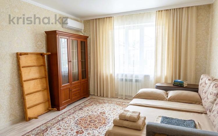 2-бөлмелі пәтер · 70 м² · 3/5 қабат, 17-ш/а. 92, бағасы: 9 990 ₸ в Актау, 17-й мкр — фото 2