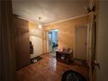 3-комнатная квартира · 58 м² · 5/5 этаж, ул. Аманжолова за 19.6 млн ₸ в Караганде, Казыбек би р-н — фото 3