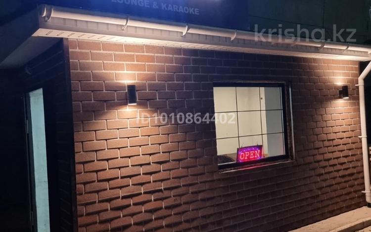 Караоке клуб &amp; lounge · 375 м², бағасы: 12.2 млн ₸ в Караганде, Казыбек би р-н — фото 2