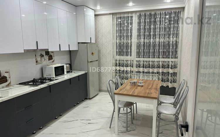 1-комнатная квартира · 48 м² · 4/7 этаж, Касым Шарипова 206/3 за 15 000 ₸ в Алматы, Алатауский р-н — фото 2