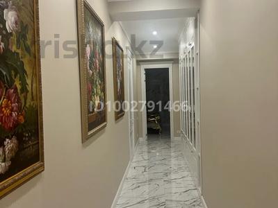 7-комнатная квартира · 400 м² · 8/10 этаж, Рубинштейна 21А — Угол улицы Ж. Омарова за 750 млн 〒 в Алматы, Медеуский р-н