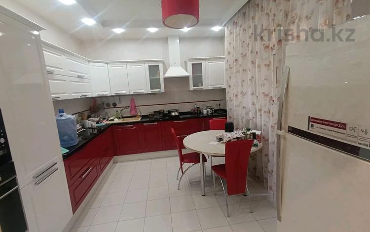 4-бөлмелі пәтер · 189 м² · 3/8 қабат, мкр Михайловка , мкр Михайловка, Аманжолова 41 — в шаге клиника Санад, бағасы: 127 млн ₸ в Караганде, Казыбек би р-н — фото 2