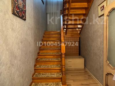 Аренда домов или дач посуточно в Астане: Дом · 6 комнат · 220 м², Сыпыра жырау 10 за 90 000 〒 Дом · 6 комнат · 220 м², Сыпыра жырау 10 за 90 000 〒 в Астане