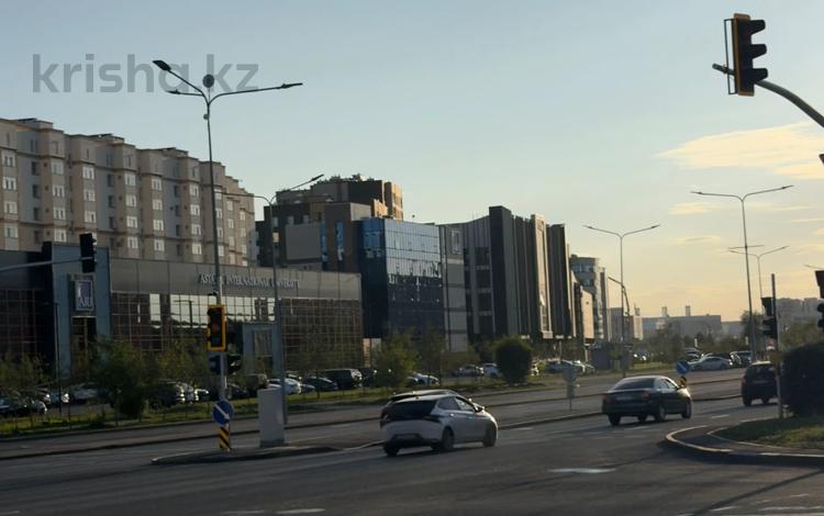 Свободное назначение, офисы, магазины и бутики, салоны красоты, медцентры и аптеки, образование · 64 м² за 49 млн ₸ в Астане, Нура р-н — фото 2