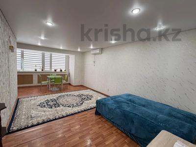 1-комнатная квартира · 40 м² · 1/10 этаж, 5-й мкр 20 за 8 000 ₸ в Актау