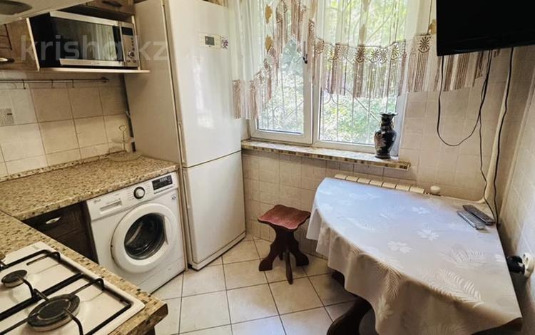 3-комнатная квартира · 60 м² · 2/4 этаж, мкр №5 41 за 300 000 ₸ в Алматы, Ауэзовский р-н — фото 10