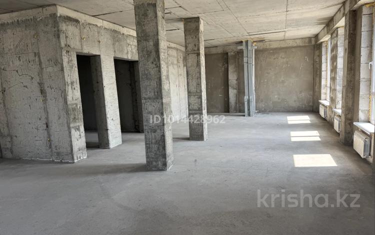 3-бөлмелі пәтер · 107.8 м² · 9/9 қабат, Ильяса Есенберлина 92, бағасы: ~ 49.1 млн ₸ в Усть-Каменогорске — фото 2