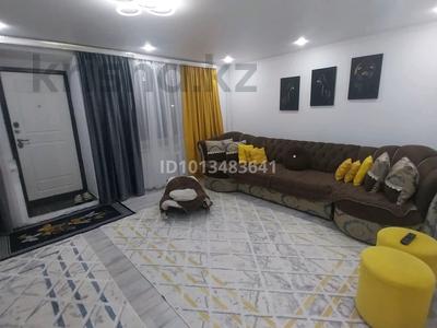2-комнатная квартира · 64 м² · 1/5 этаж, Бульвара Абая 61 — Остановка жанерке за 20 000 ₸ в 
