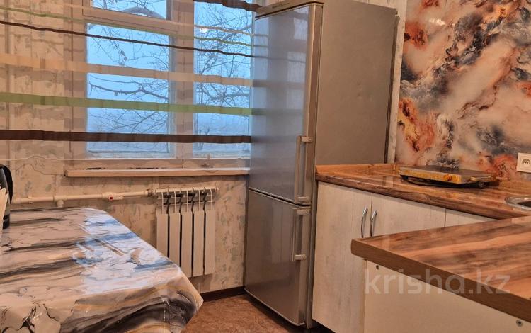 2-комнатная квартира · 44.5 м² · 4/5 этаж, Пришахтинск, 23й микрорайон за 120 000 ₸ в Караганде, Алихана Бокейханова р-н — фото 16