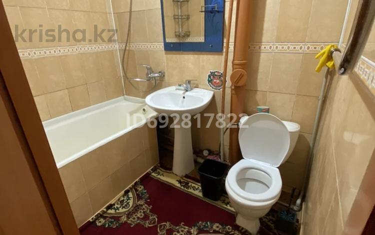 1-комнатная квартира · 50 м² · 1/5 этаж, 17-й микрорайон — Возле аллеи за 8 000 ₸ в Шымкенте, Аль-Фарабийский р-н — фото 6