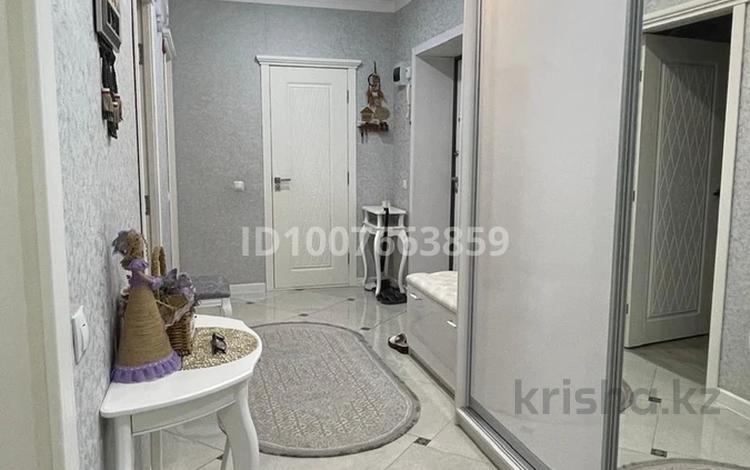 3-бөлмелі пәтер · 102 м² · 8/9 қабат, Кердеры 120, бағасы: 41 млн ₸ в Уральске, мкр Школьник — фото 2