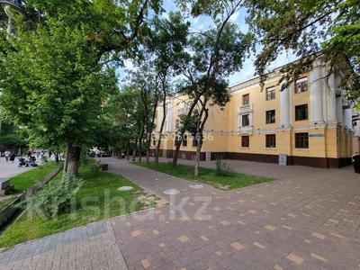 2-комнатная квартира, 55 м², 1 этаж помесячно, Панфилова 108 за 330 000 〒 в Алматы, Алмалинский р-н