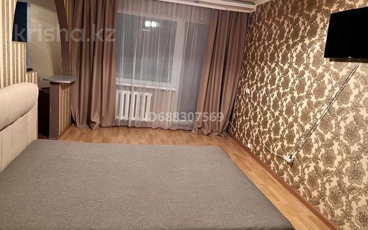 1-комнатная квартира, 30 м², 5/5 этаж помесячно, Айманова 9 за 120 000 〒 в Павлодаре — фото 2