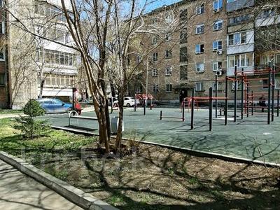 4-комнатная квартира · 65 м² · 5/5 этаж, Ауэзова 4 — Памятник афганцам. за 23.5 млн 〒 в Усть-Каменогорске