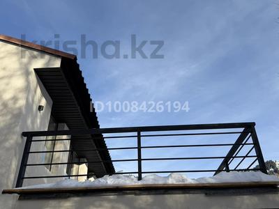 Жеке үй · 4 бөлме · 150 м² · 15 сот., Лесная сказка 46 — В горнолыжном курорте Oi-qaragai сдается в аренду уютный двухэтажный домик с видом на горы и в 2 минутах от фуникулера Лесная сказка, бағасы: 980 000 〒 в Алматы