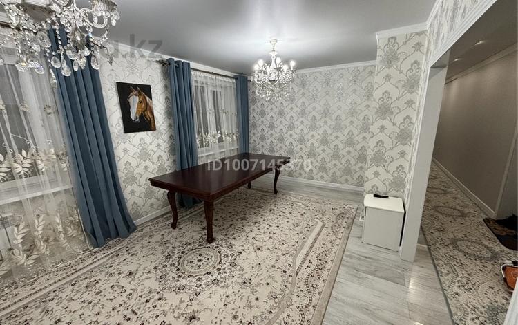 3-комнатная квартира · 78 м² · 3/3 этаж, мкр Уркер 4 за 15 000 ₸ в Астане, Нура р-н — фото 2