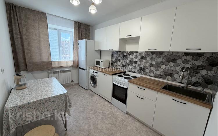 2-комнатная квартира · 60 м² · 5/8 этаж, Омарова 23/1 за 280 000 ₸ в Астане, Нура р-н — фото 2
