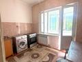 1-бөлмелі пәтер, 42 м², 5/5 қабат ай сайын, мкр Аксай-2 36, бағасы: 180 000 〒 в Алматы, Ауэзовский р-н — фото 2