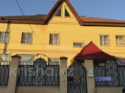 Отдельный дом · 5 комнат · 437 м² · 437 сот., мкр Кунгей , Мкр Кунгей ондасынова 65 — Рядом находится школа , баня номер 1 за 99 млн 〒 в Караганде, Казыбек би р-н
