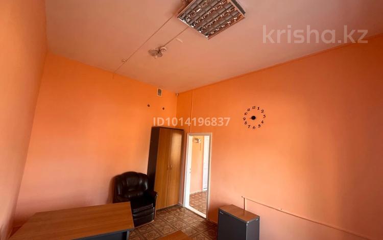 Свободное назначение, офисы · 22 м² за 72 600 ₸ в Уральске — фото 2