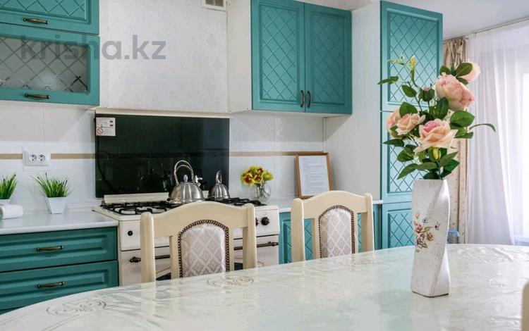 2-комнатная квартира · 50 м² · 13/16 этаж, мкр Строитель, Сырым Датова 32/2 — Строитель за 18 000 ₸ в Уральске — фото 2