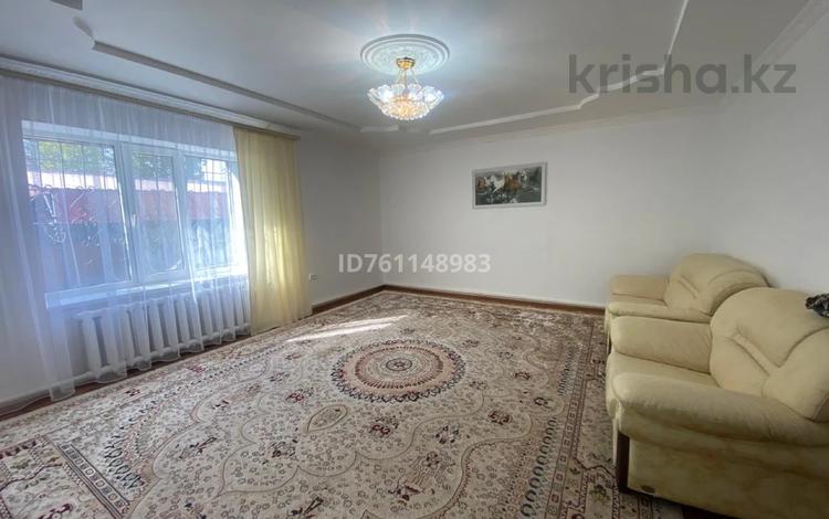 Отдельный дом · 6 комнат · 185 м² · помесячно, Старый город, Онеркасип 9 за 350 000 〒 в Актобе — фото 10