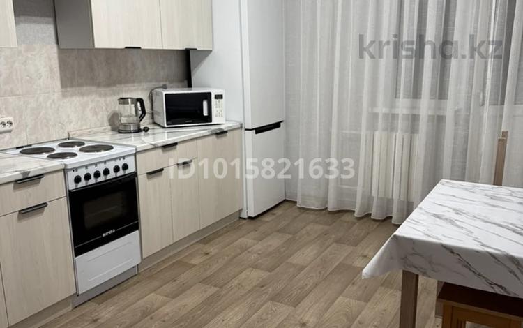 1-комнатная квартира · 48 м² · 6/9 этаж, Чингиза Айтматова за 230 000 ₸ в Астане, Нура р-н — фото 2